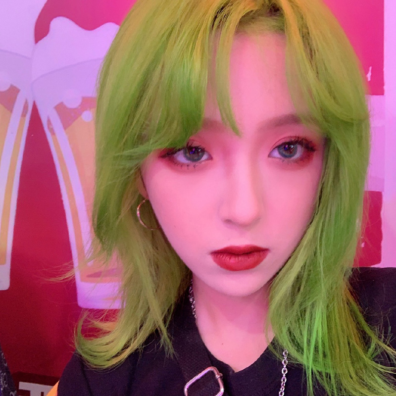 Net Red Anchor wig female clavicle hair Korean air bangs green fashion short straight hair matte full top wig