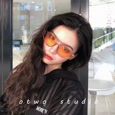 Oxygen two students super cool concave shape ins sunglasses female transparent brown cat eye tide street photography sunglasses photo
