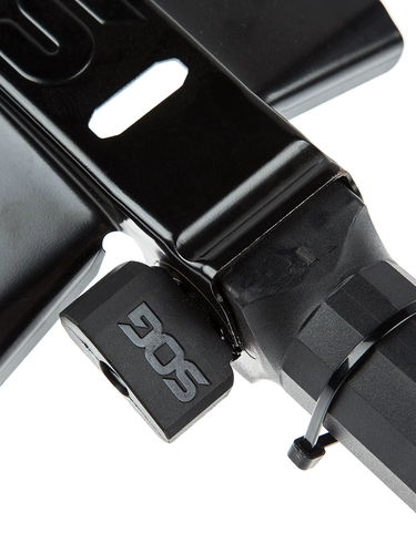 SOG Наружная корпорация отряда с помощью многофункциональной складной V -обработанной высокой стальной лопаты.