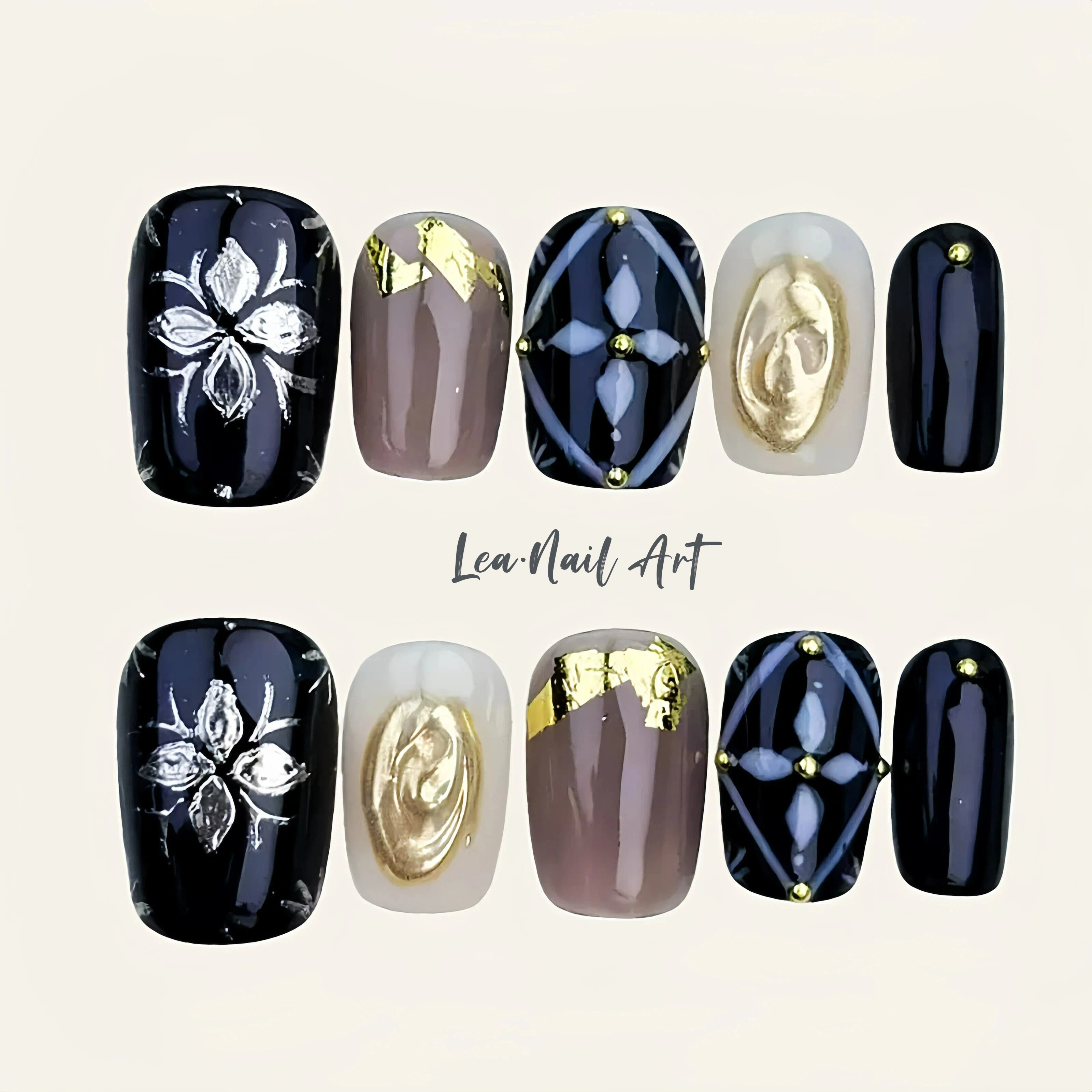 当指尖成为画布：轻奢复古风黑金艺术徽章甲的诗意表达_穿戴甲_淘宝美妆网, image size:3200x3200