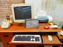 Recall] Old objects old computer host set of desk and furnishing set of old stock old stock Out of sale 90