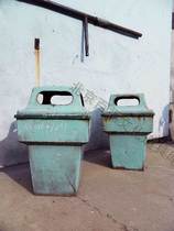 Memories] old objects Old storage bucket trash cans Pure iron Old goods old goods nostalgic collection props out