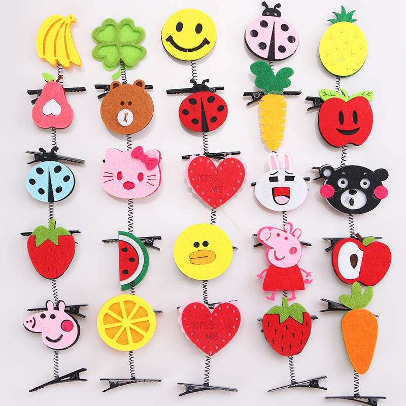 Micro-commercial to push the code active suction powder small gift to sell the cute little yellow chicken fruit spring hairpin batch.