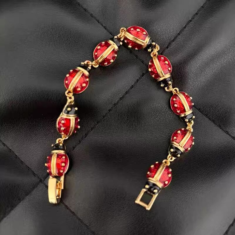 High-End, Minimalist Ladybug Bracelet with a Sense of Sophistication and Weight (in Stock)