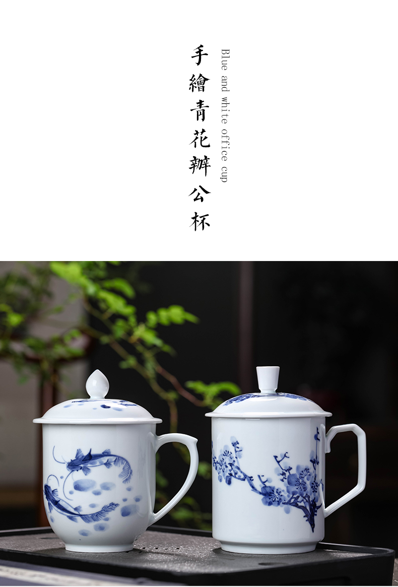 Hand - made office of blue and white porcelain cup of jingdezhen ceramic cups domestic cup with cover glass large tea cup and meeting