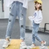 Cô gái mùa xuân và mùa thu phong cách xé quần denim quần trẻ em trong xu hướng của các chàng trai lớn và cô gái quần mỏng thẳng rộng rãi - Quần