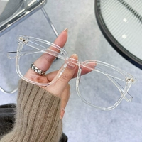 Прозрачный