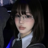 Su Yan Gold Belless Glasses Magnote Женщины -мигранты могут быть оснащены высокоуровневым чувством безграничности.