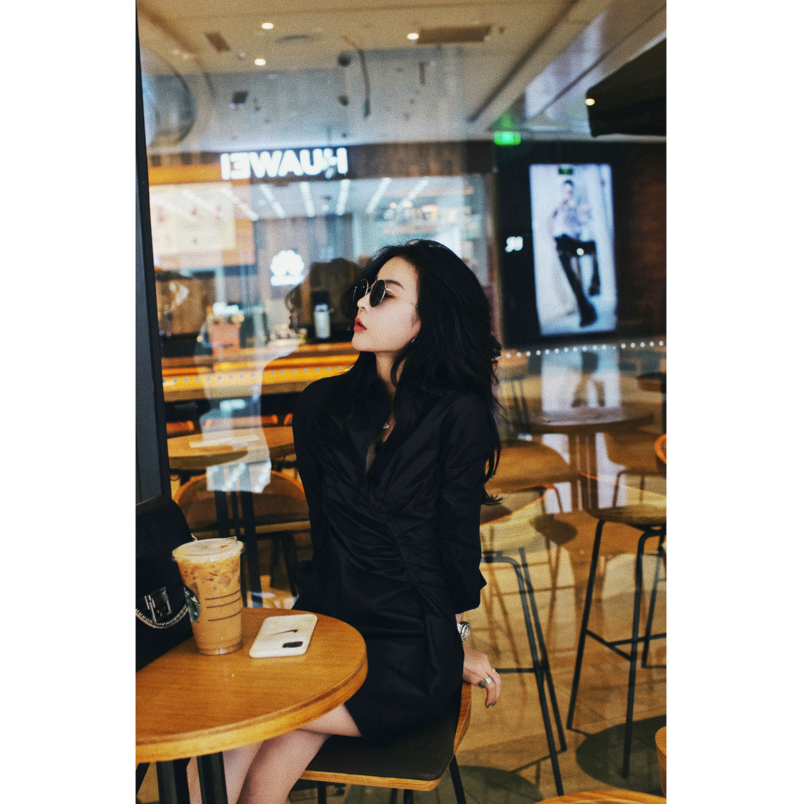 2022 Spring shirt dress design sensation small crowdfolded waist irregular display slim temperament folds retro high cold