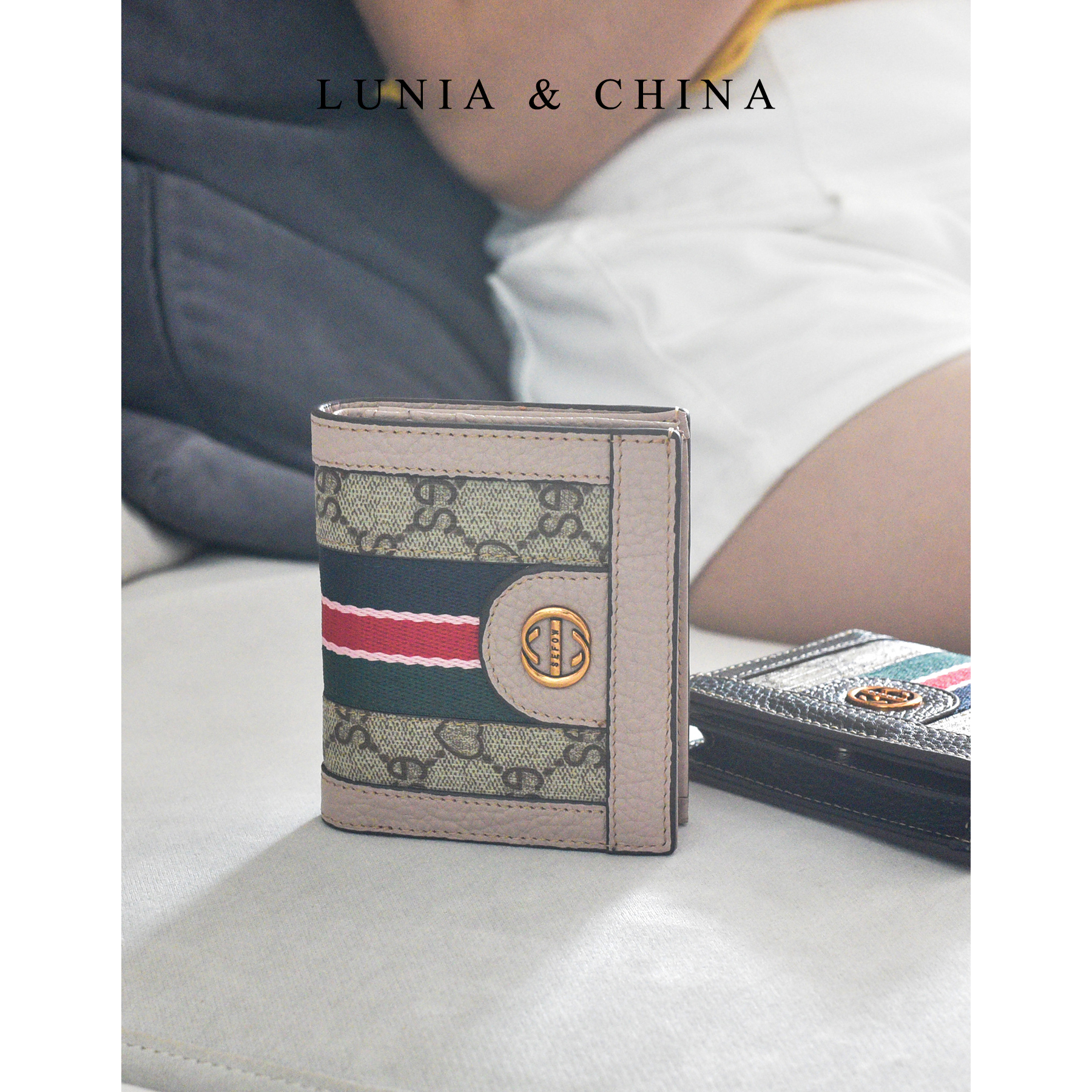 2021 new European and American big cards genuine leather short wallet woman two folded cow leather printed hit color card bag zero money clip wave