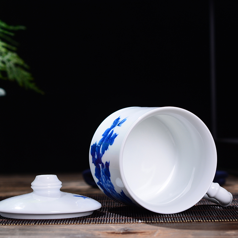 Jingdezhen ceramic cups with cover household under the glaze color blue and white office gift custom hand - made tea tea cup