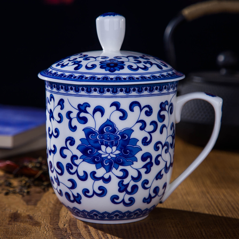 DE farce auspicious jingdezhen blue and white glazed pottery and porcelain cups with cover ceramic ipads China office gift cups in the mail
