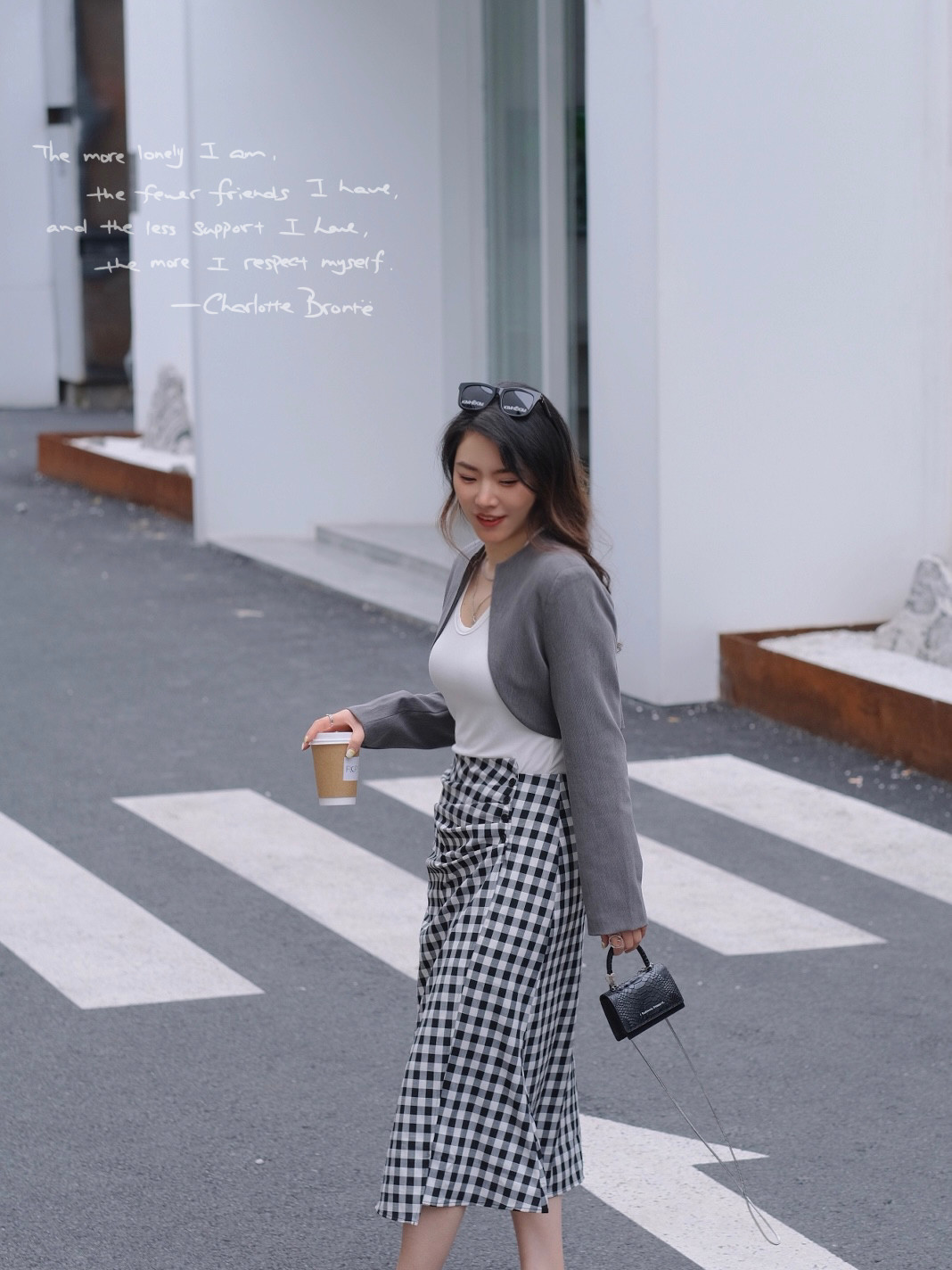 JML姜麦粒 不规则褶皱设计黑白格棋盘格中长款高腰a字半身裙微胖详情17