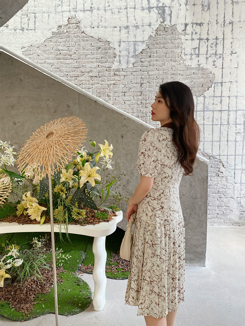 JML姜麦粒 法式复古百褶水墨连衣裙长款高腰碎花V领显瘦茶歇裙夏详情35