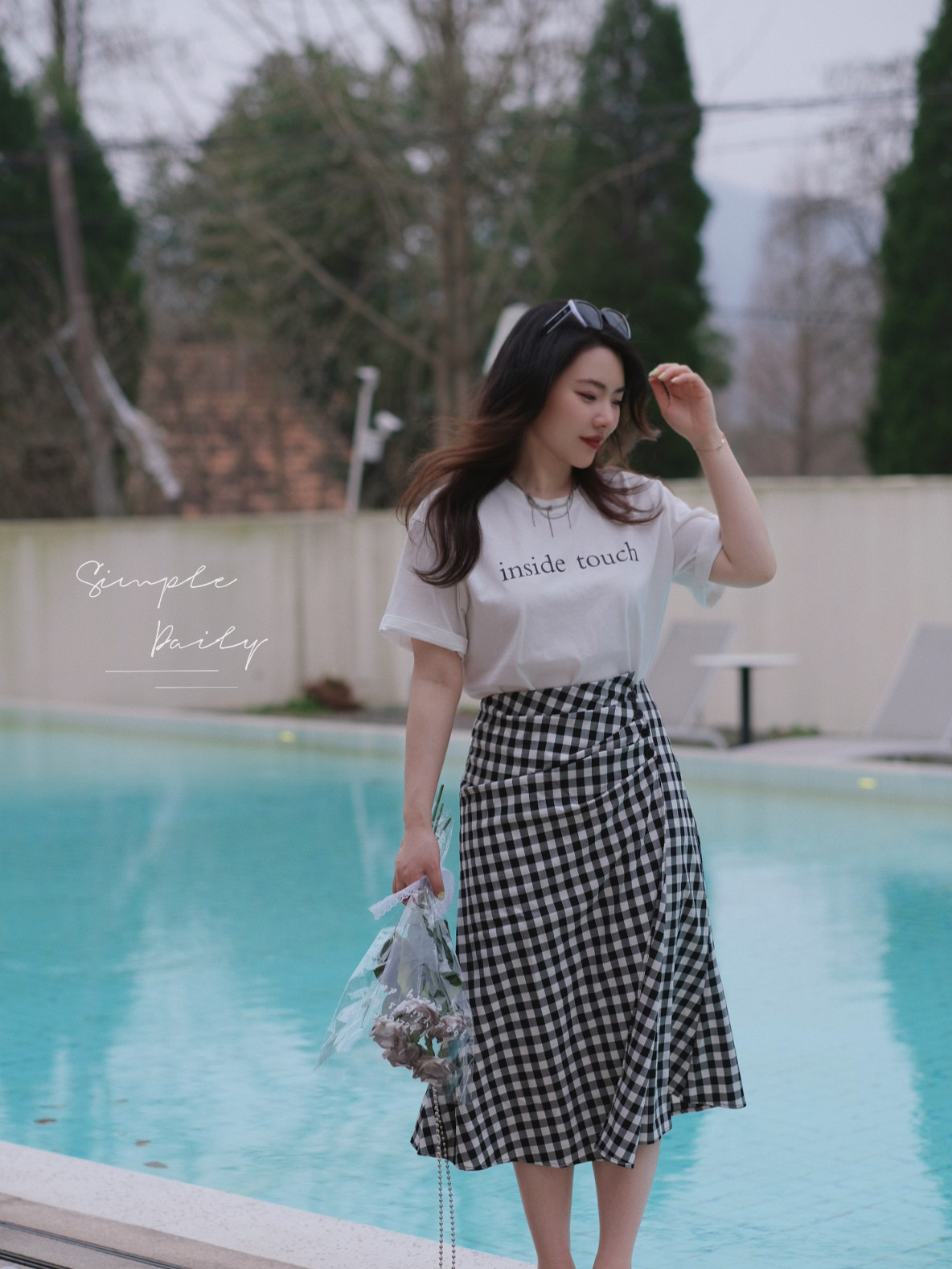 JML姜麦粒 不规则褶皱设计黑白格棋盘格中长款高腰a字半身裙微胖详情5