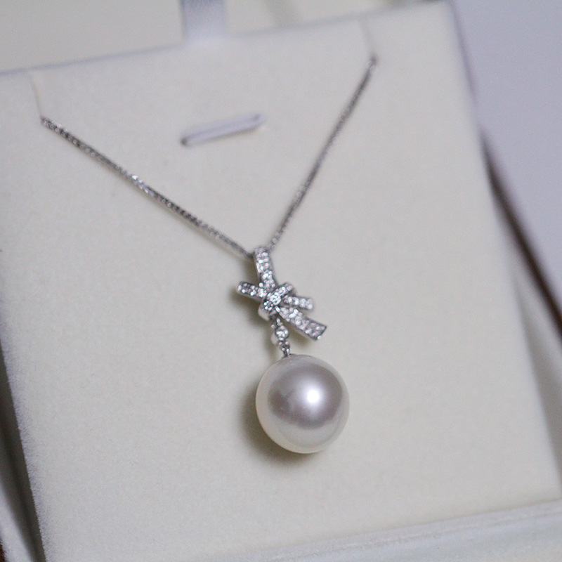 Paspaley Auction Australian White Bead Silver Bead Water Drop Egg Pearl 18K Gold Ribbon Diamond Pendant Inlay Fees