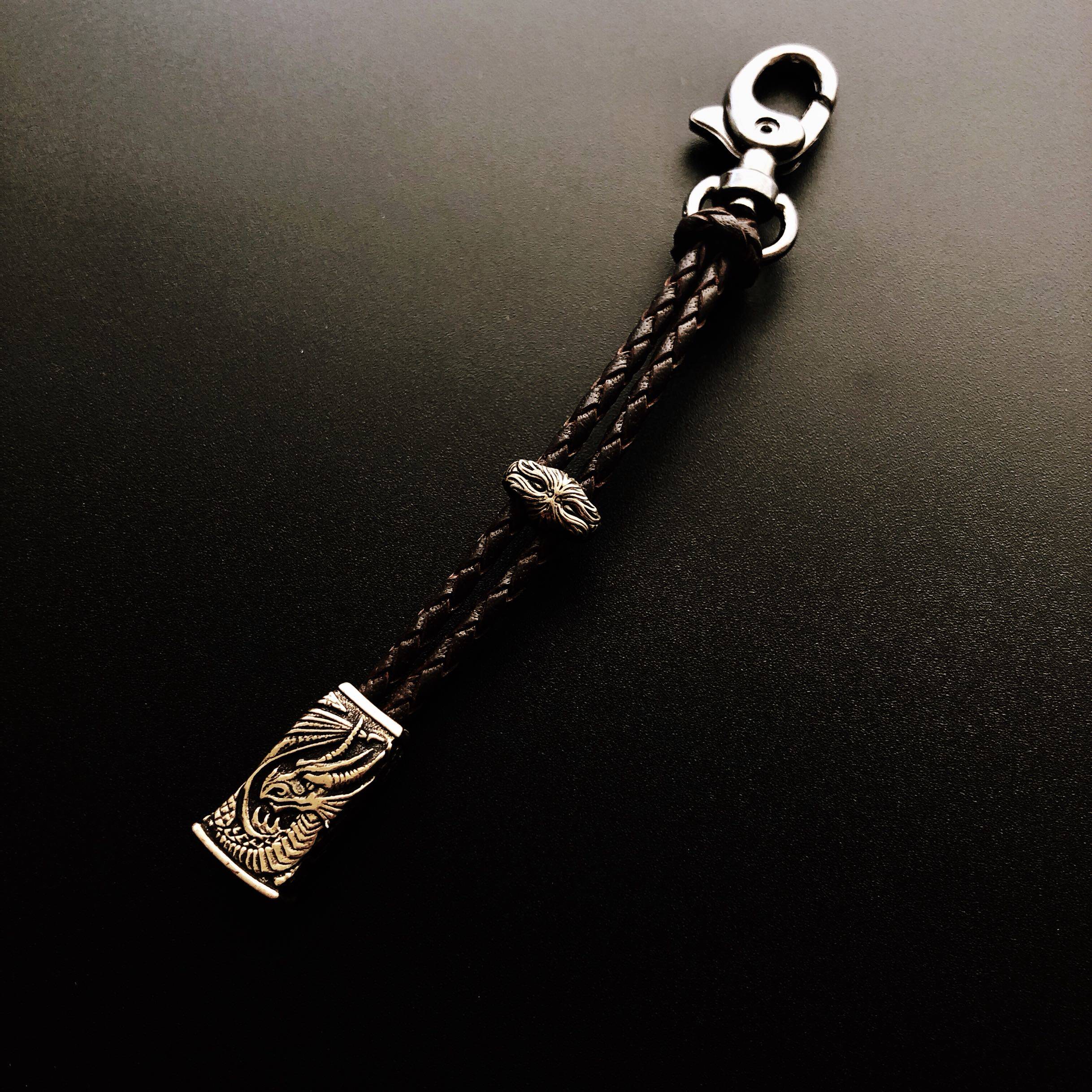 Spot New American William Henry Long Keychain Handmade Leather Rope Woven Brass Engraving West Dragon Rider Sword