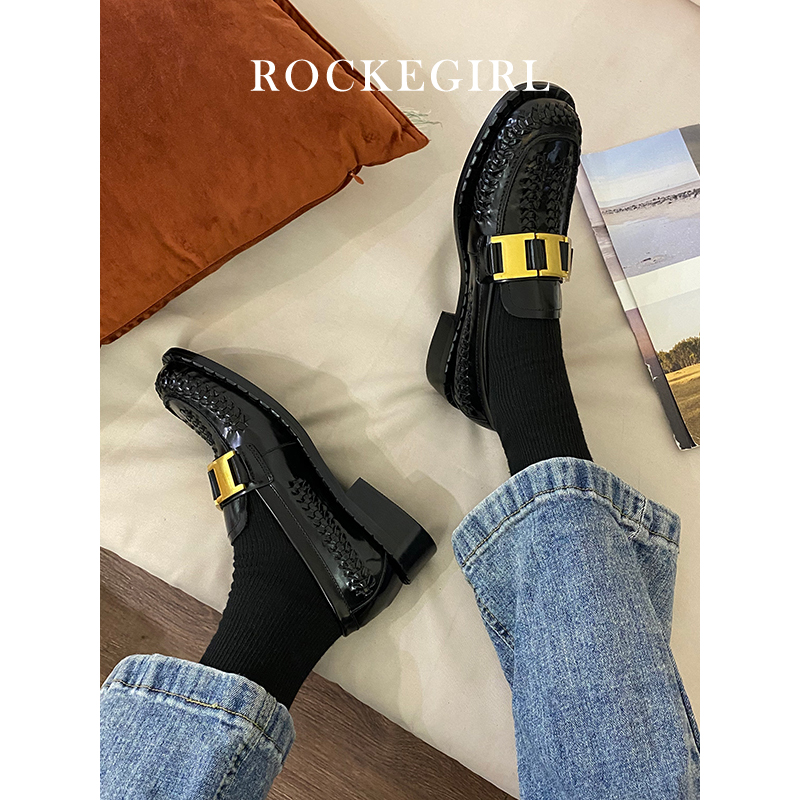 Loafers 2022 new shoes women's patent leather loafers slip-on single shoes British style metal medium heel small leather shoes