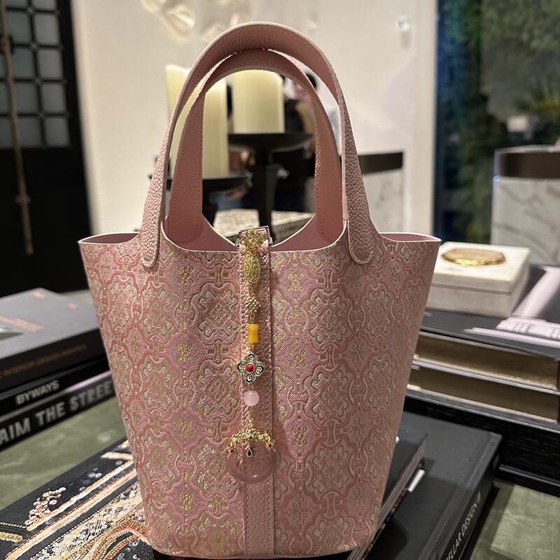 New Chinese-Style Handmade National Heritage Song Brocade Mulberry Silk Handbag with Genuine Leather Bucket Design for Women, Suitable for Pairing with Cheongsam and Hanfu