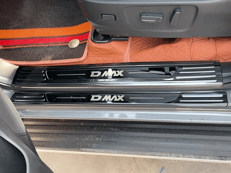 23-24 paragraphs 5-Suzuki DMAX threshold bar Greeting Bin Pedal Leather Truck Special Trunk Protection Plate Rear Bumper Trim-Taobao