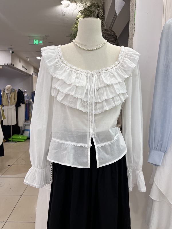 2026 Spring French Lace Lace Long-Sleeved Shirt for Women Early Spring New White Short Shirt Top