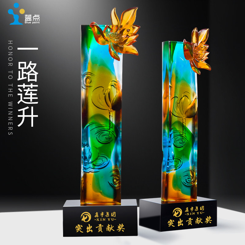 (All the way to the lotus liter) firing glass trophy is set to be made The ancient glass engraving medal annual meeting is awarded