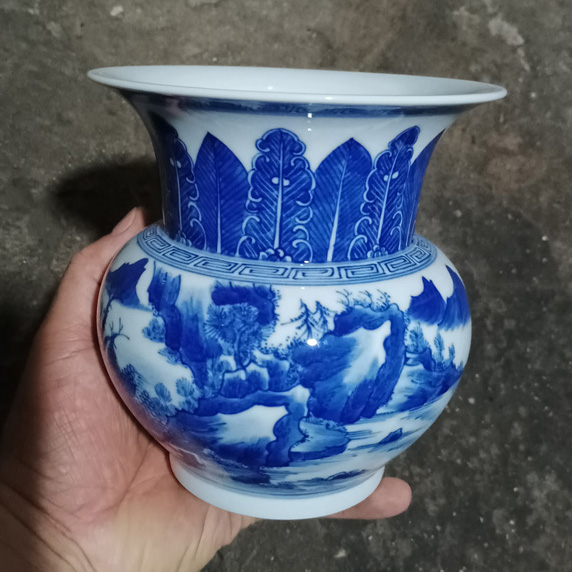 清朝時代 花瓶 窯印:大清同治年製 時代物 高約37cm 靓宝格- 同治官窑青花缠枝花卉纹赏瓶（《大清同治年制》款）