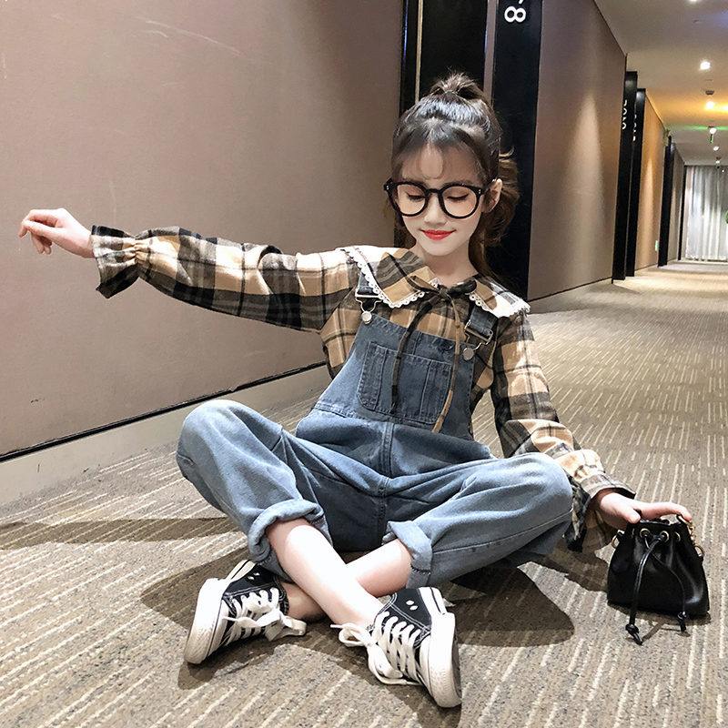 Korean children's spring and autumn clothes girls net red suit Yangpai 2021 new Korean version of the big child little girl holding baby bag pants