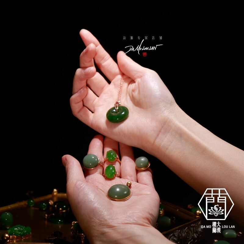 Large Desert Land and Tian Yubei jade Mountain stock egg noodles Ruyi Ping An ear-pin-ear pendant pendant 18K gold inlaid