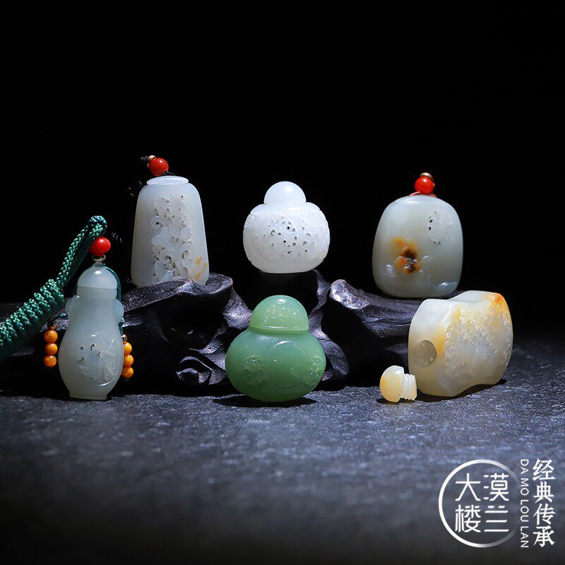 Authentic (Desert Loulan) Su Gong Xinjiang Hetian jade seed material white jade hollow fan-shaped sachet box carved pendant