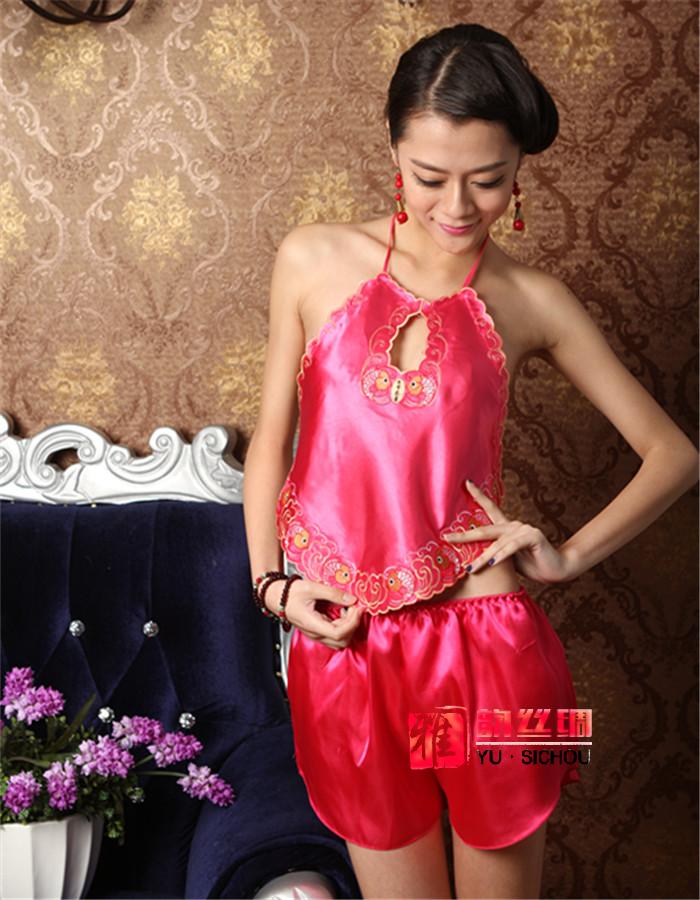Phụ nữ gợi cảm cổ điển màu đỏ phù hợp với thời trang Phong cách cổ điển dân tộc cám dỗ Đồ ngủ thêu đặc biệt năm nay bộ quần áo ngủ