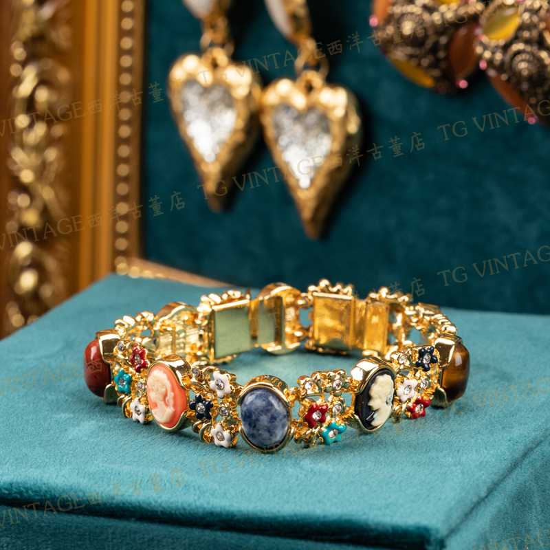 Vintage Second-Hand Jewelry Jbk Jacqueline Retro Jewelry Cameo Lapis Lazuli Cat's Eye Stone Relief Enamel Bracelet Vintage Second-Hand Jewelry Jbk Jacqueline Retro Jewelry Cameo Lapis Lazuli Cat's Eye Stone Relief Enamel Bracelet