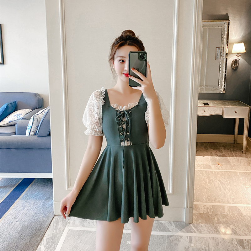 2020 New ins small fragrant wind hot spring bath suit one-piece conservative skirt with stomach slim winter swimsuit women