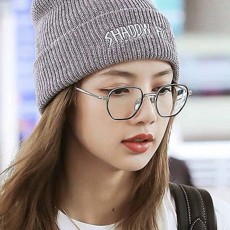 Lisa with the same star Xiaohongshu recommends the small gold glue for the face combined with the flat light myopia glasses frame computer anti-blue light