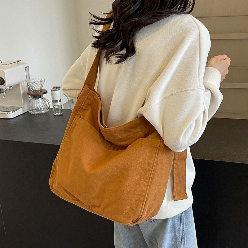 Japanese Crossbody Canvas Bag, Large Capacity, Relaxed Casual Messenger Bag, Wide Shoulder Strap, Commuter, High-End Fashion Canvas Bag