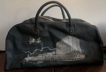In the 1980s the second hand memory collection showcase film and television props Beijing Shanghai large capacity leather bag bag