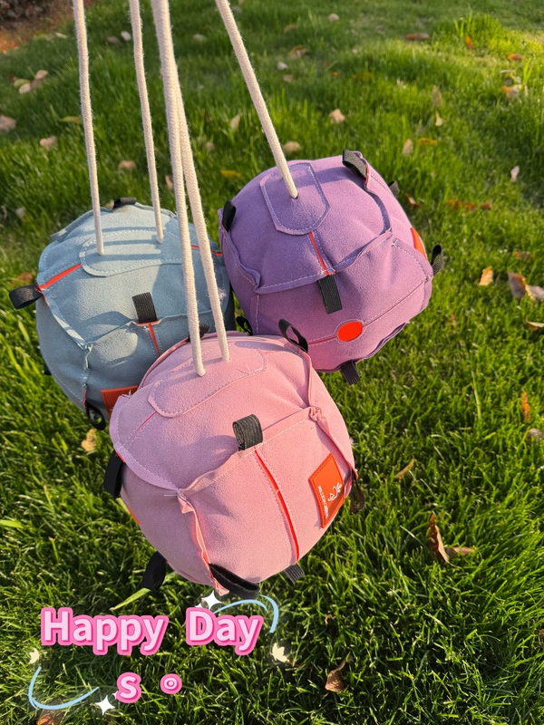 Stable Toys Train and Relieve Stress, Pass the Time in the Stable, and Promote the Relationship between Humans and Horses. Horse Toys