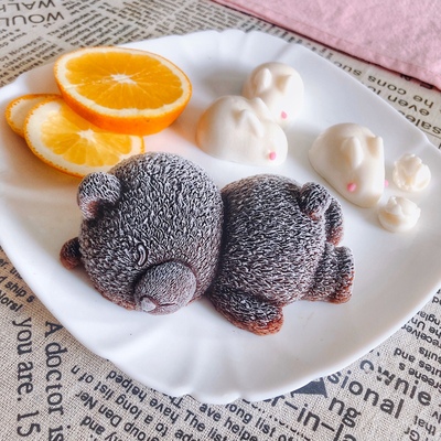 Shake-in-the-net red groveling bear mulus cake silica gel mould Cartoon DIY small bear pudding ice cream baking sharper