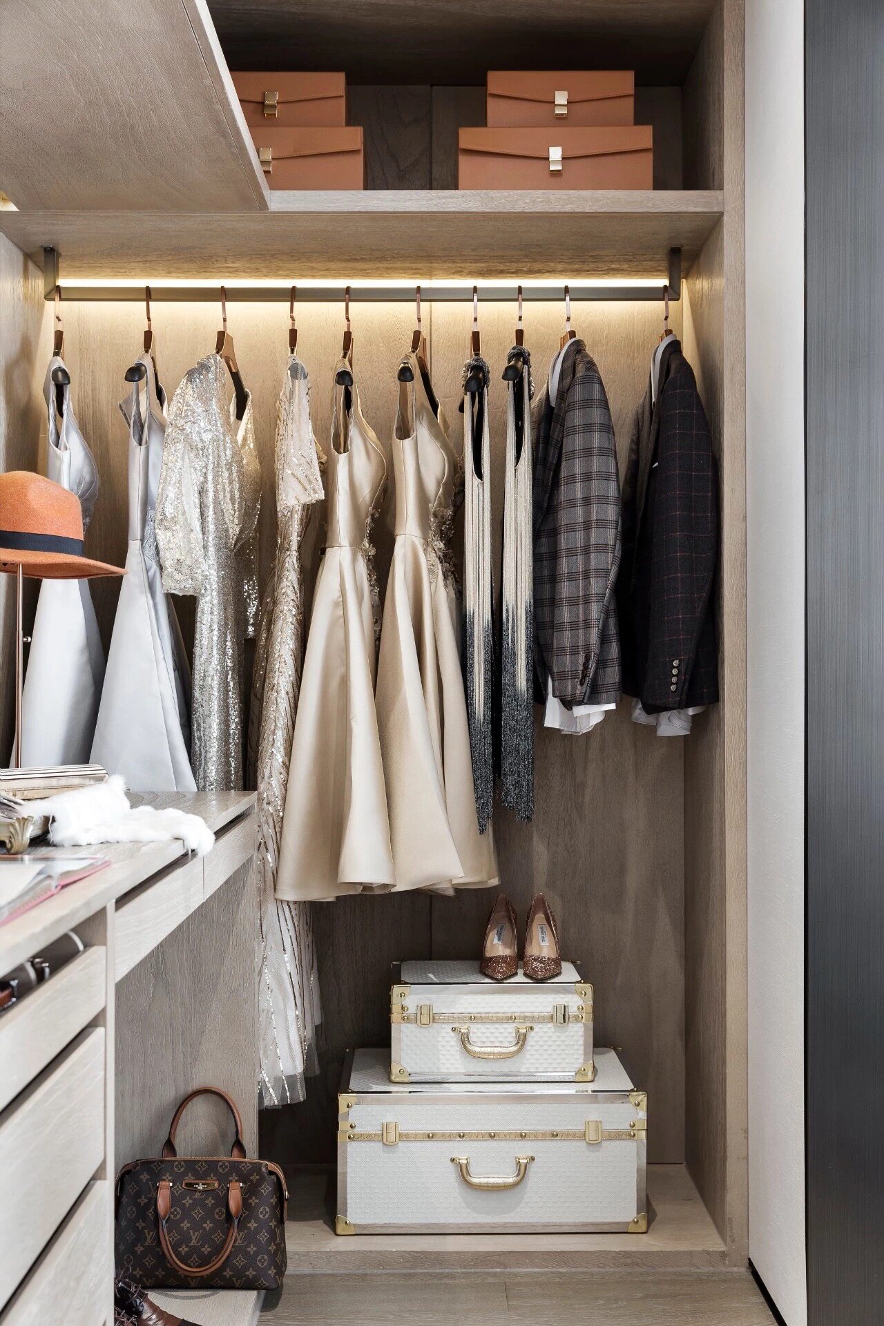 Prototype Room Lady Cloakroom Customize Elegant Luxury Clothing Shoes Soft Adornment Display Props 