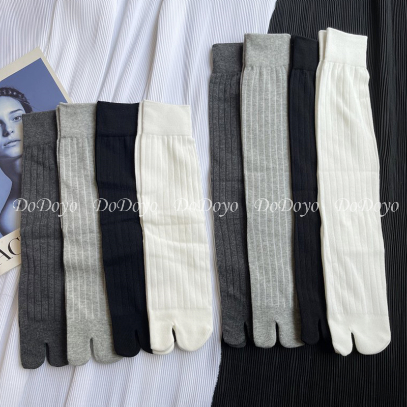Dongdongyao Vertical Striped Split-Toe Socks Two-Toe Socks for Women Summer Thin Gray Black and White Mid-Length Tube Socks for Catwalks and Calf-Length Ruched Socks