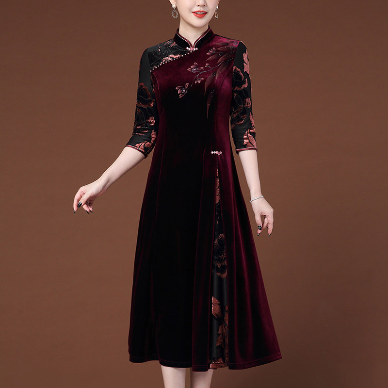 2021 Noble temperament improved cheongsam mother dress happy mother-in-law wedding dress autumn velvet middle-aged and elderly women