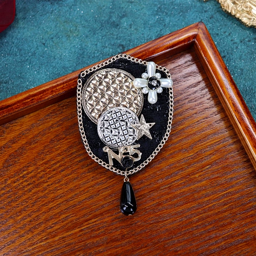 Ткань, значок, брошь с кисточками на лацкан, аксессуар, в британском стиле, в стиле Шанель