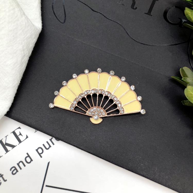 Alice in Wonderland Châu Âu và Mỹ Retro Trâm Cổ Tích Động Vật Hoa Phần Trên Áo Đàn Bà Studded Pins Hoang Dã Tính Khí Phụ Kiện