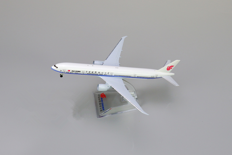 Mô phỏng hợp kim tĩnh Boeing 777 máy bay máy bay mô hình Oriental Southern Airlines ròng rọc có thể được bật đồ chơi đồ trang trí mô hình tàu chiến