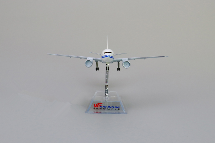 Mô phỏng hợp kim tĩnh Boeing 777 máy bay máy bay mô hình Oriental Southern Airlines ròng rọc có thể được bật đồ chơi đồ trang trí mô hình tàu chiến