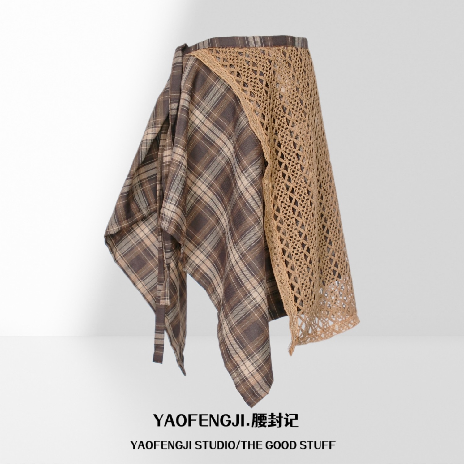 秋冬レディースレイヤリングのマストアイテム：チェック柄フェイシアワンピースタイラップシャツとイレギュラーヘムスカート