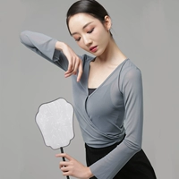 Синяя рубашка серого цвета