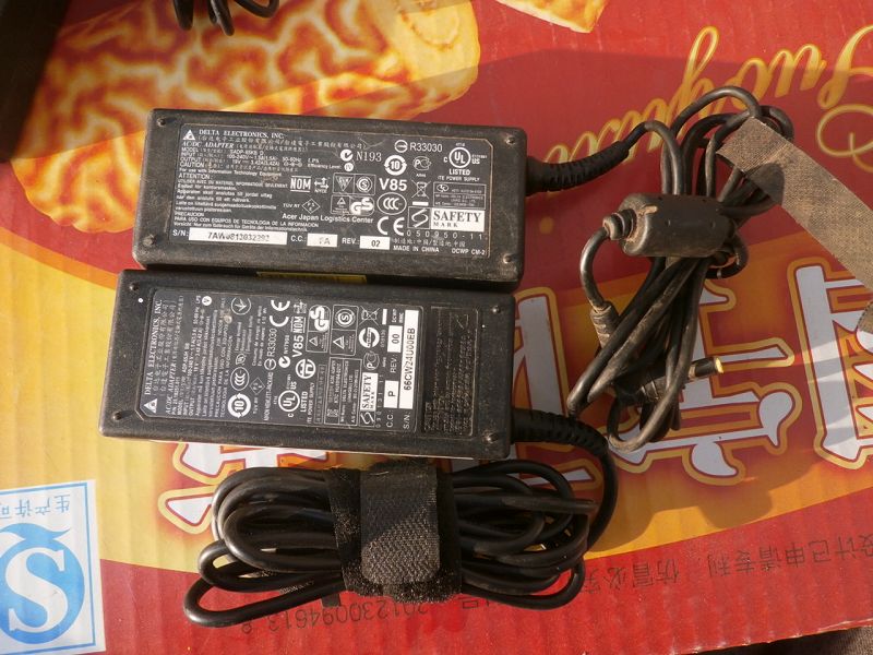 The second hand original installation reaches 19V3 42A power adapter