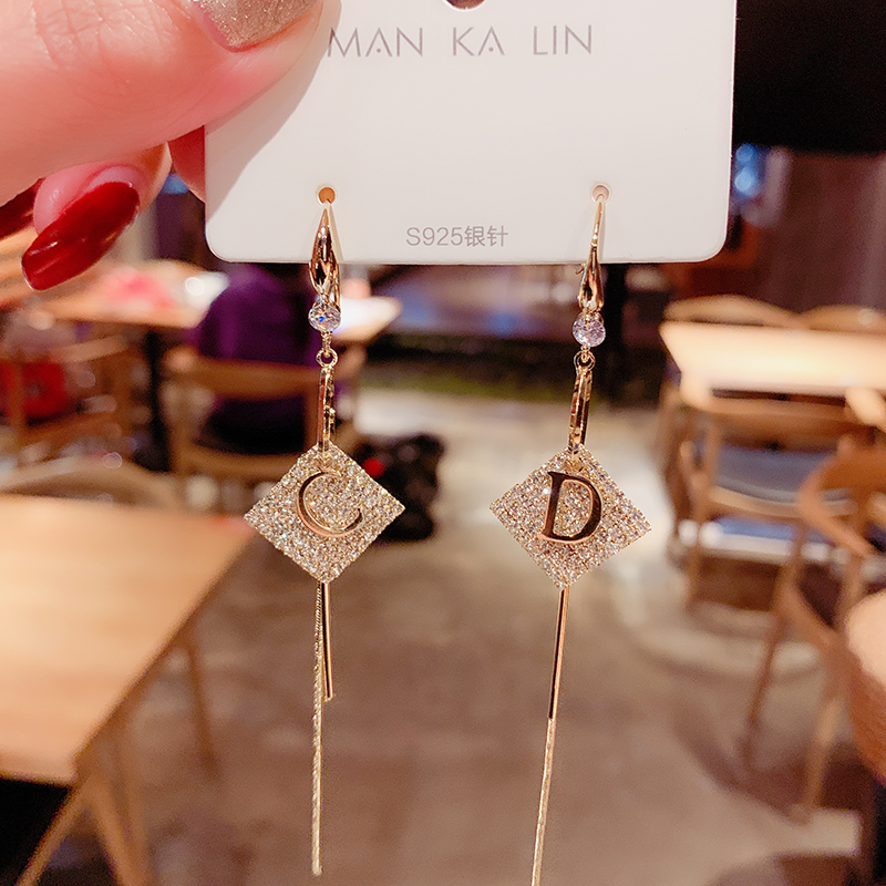 South Korea 2022 new tide square alphabet Sue pure silver earrings female net red temperament with long thin ear decorations