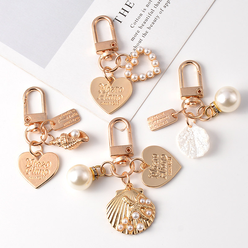 2020 Creative alloy pearl keychain pendant Girl cute pearl shell conch bag hanging gift